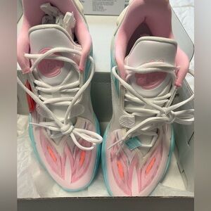 NWT- DWAC- make your own way LI – NING professional basketball shoes. 10